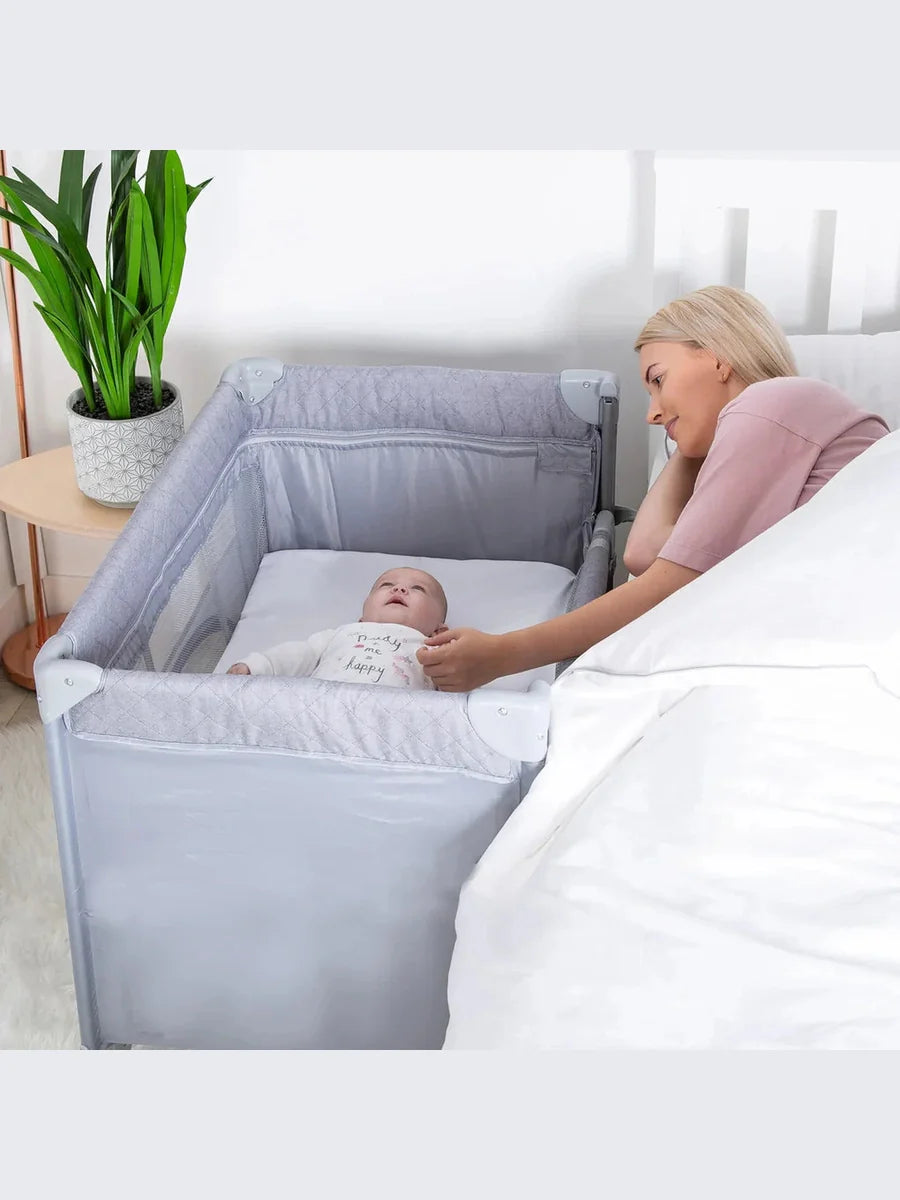 Red Kite Dreamer Bedside Crib – Quilt Grey