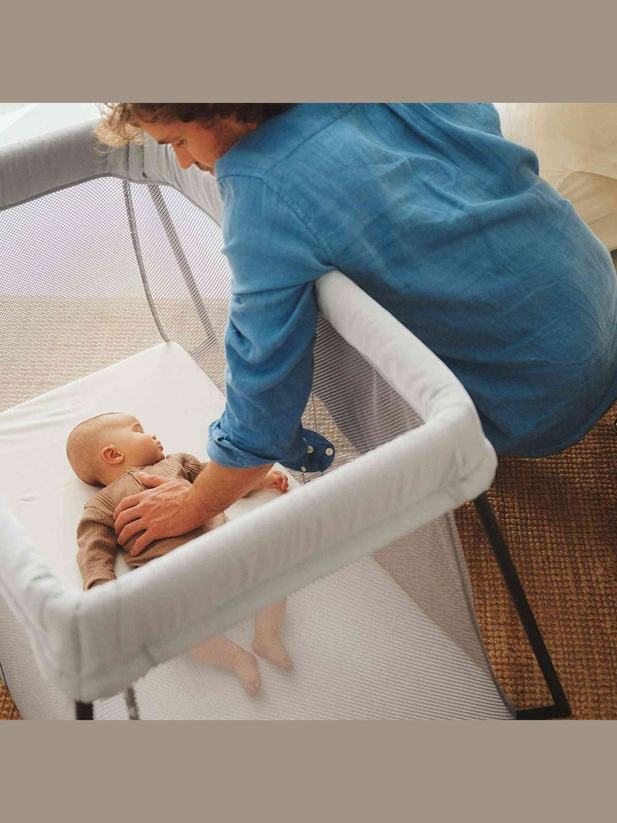 BabyBjörn Travel Cot Light – Silver