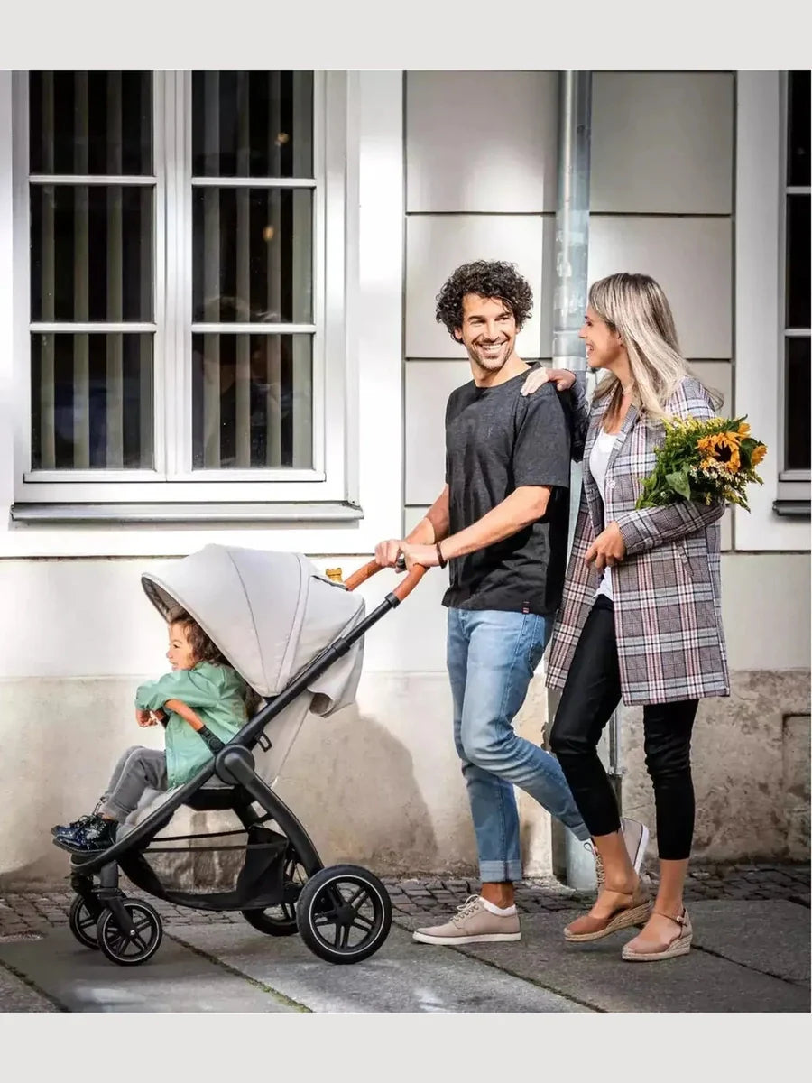 Hauck Uptown Pushchair Stroller Extra Large Seat for All Terrains with Raincover